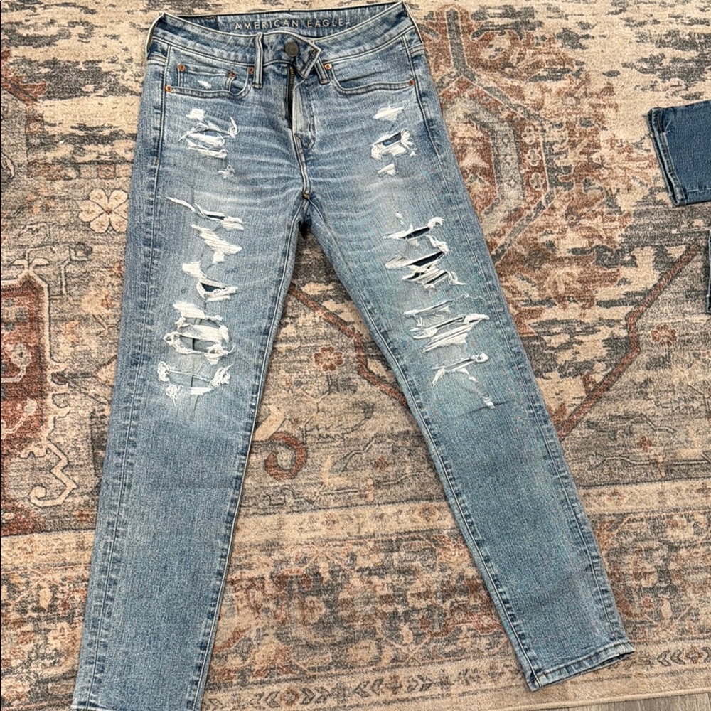 American Eagle Outfitters Light Blue Distressed Skinny Jeans